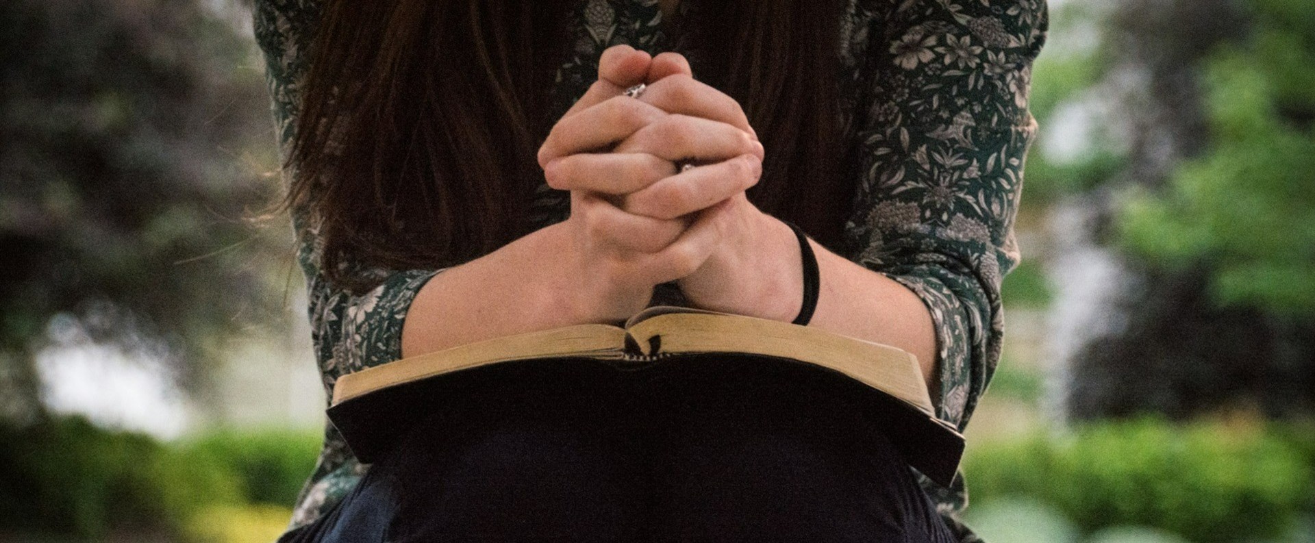 pray bible olivia-snow-CPPFtCH